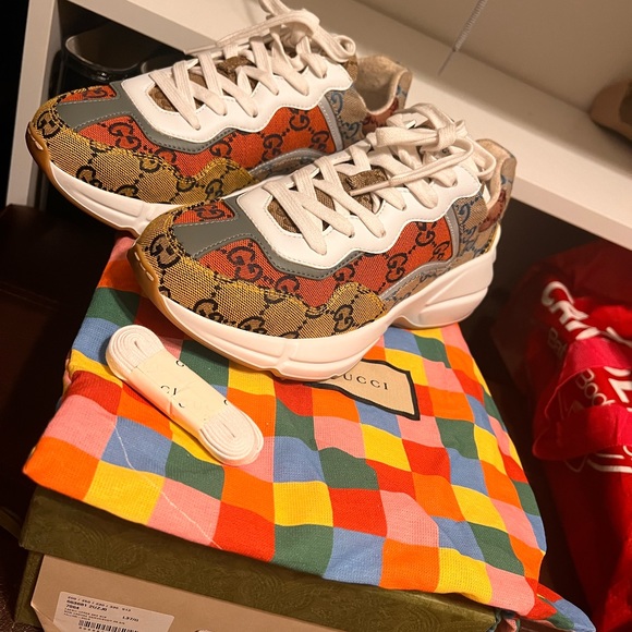 Worn a few times, size 37.5, still in good condition. - Picture 3 of 5